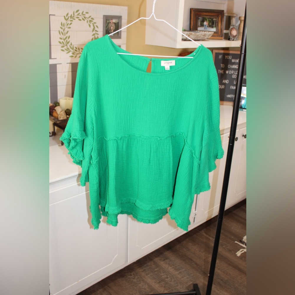 Emerald Green Flowy Ruffle Sleeve Blouse 💚